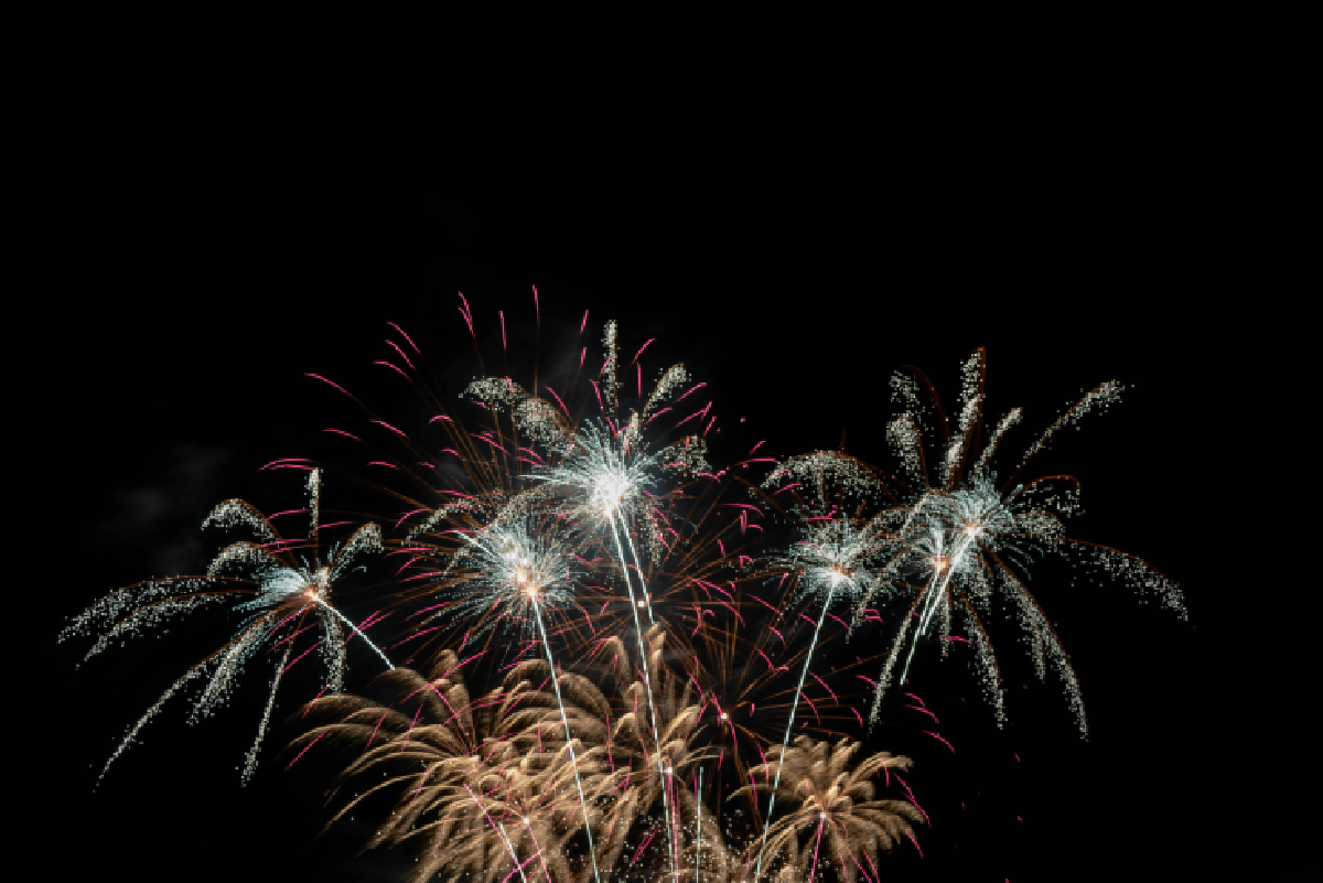 Cisza nocna w Sylwestra: Czy obowiązuje? Polskie prawo, fajerwerki, hałasy i mandaty